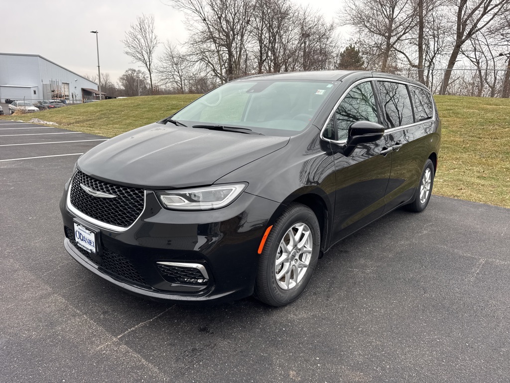 used 2024 Chrysler Pacifica car, priced at $29,773