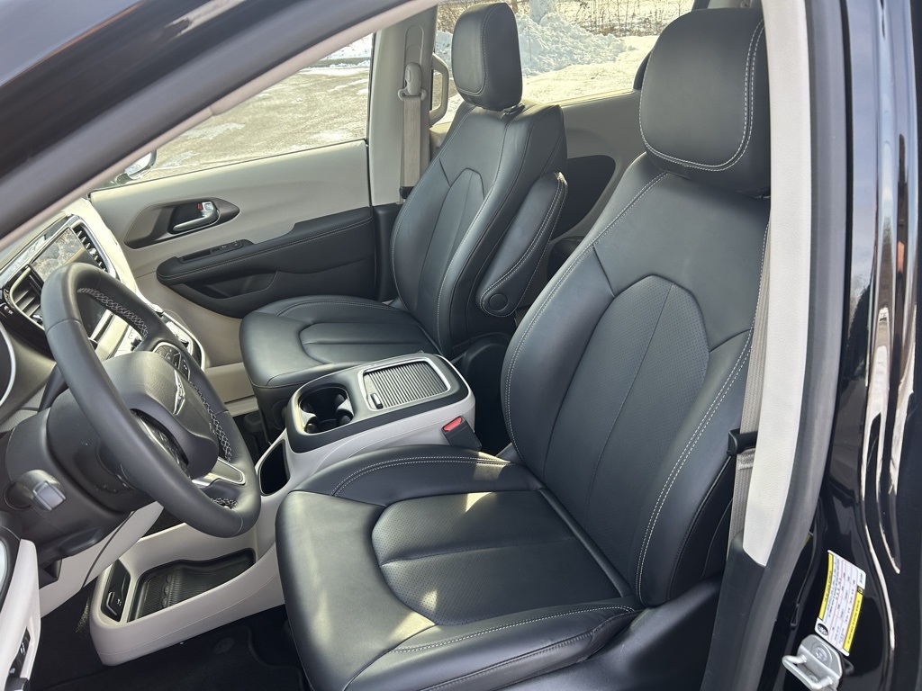 used 2024 Chrysler Pacifica car, priced at $29,773