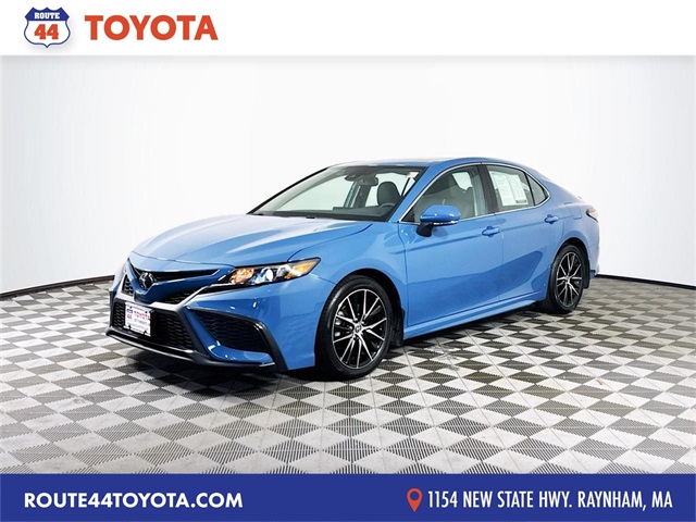 2023 Toyota Camry SE's photo