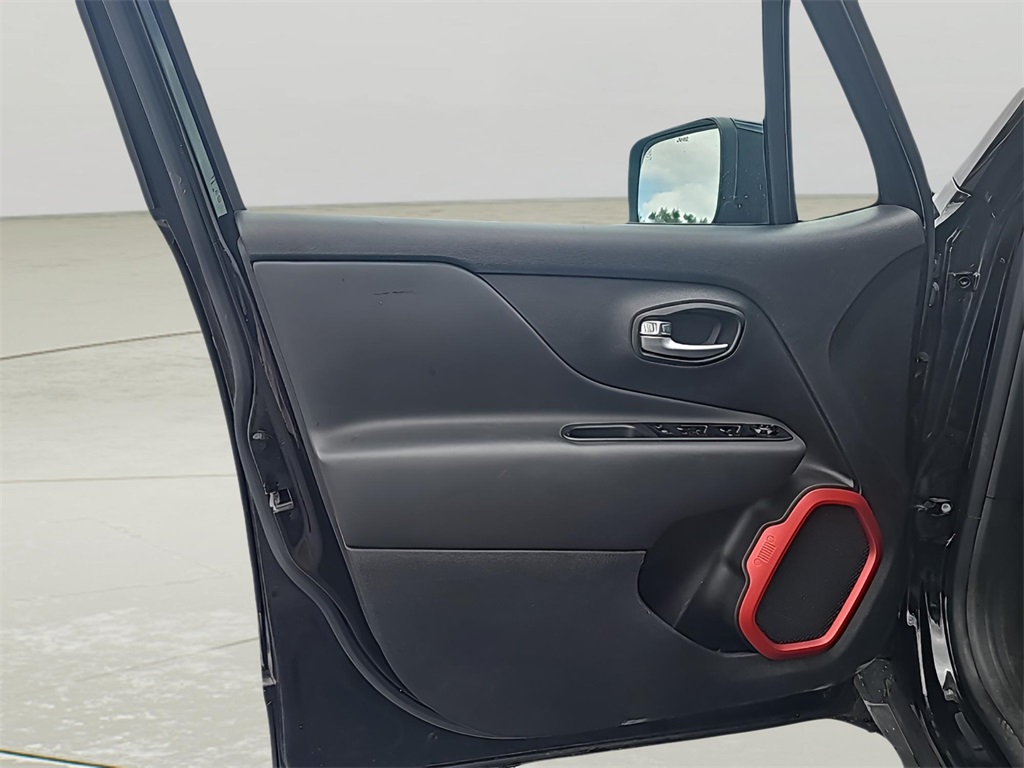 2022 Jeep Renegade Trailhawk photo 8
