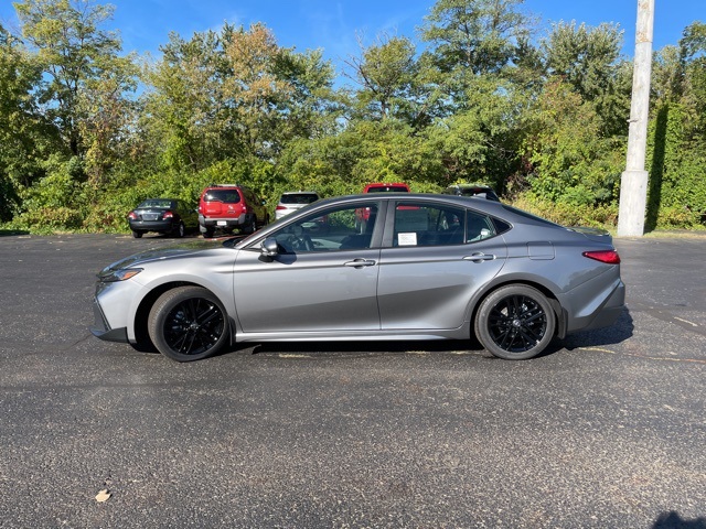 2026 Toyota Camry SE photo 2