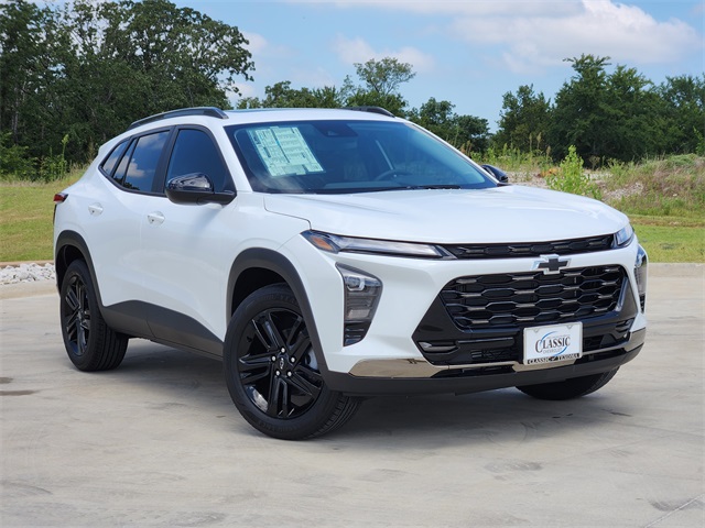 2025 Summit White Chevrolet Trax ACTIV SUV