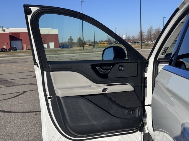 2026 Lincoln Aviator Premiere photo 3