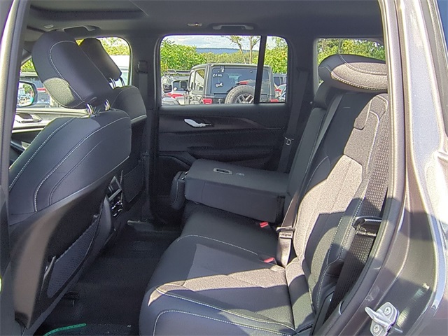 new 2025 Jeep Grand Cherokee car, priced at $38,793