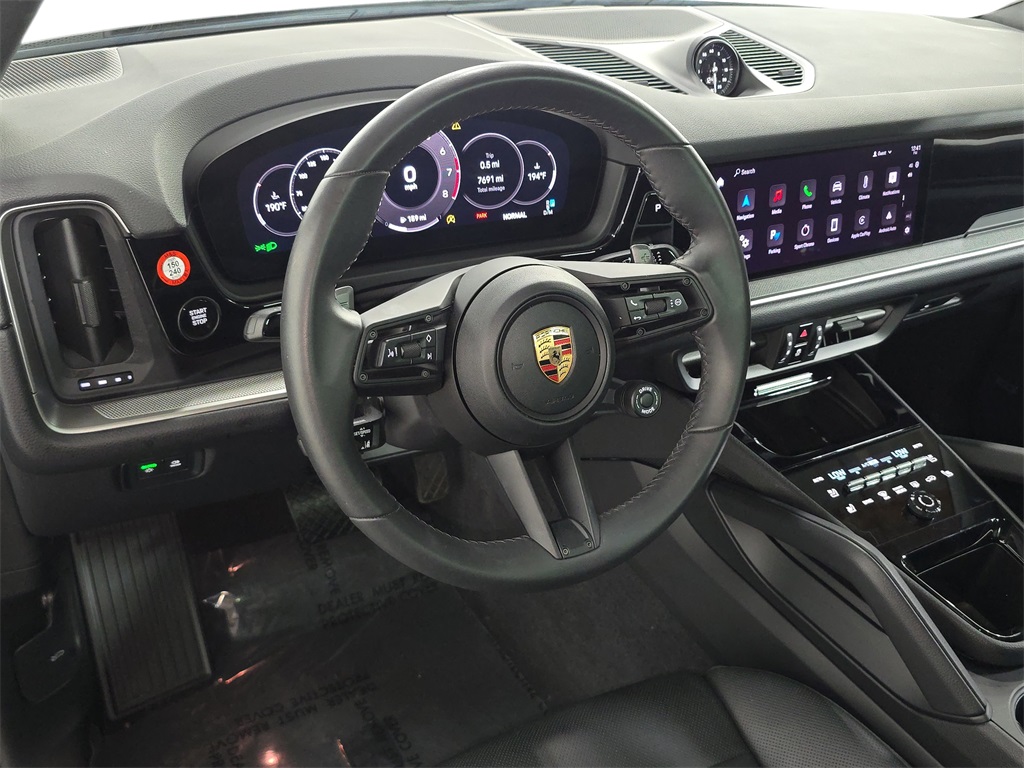 2025 Porsche Cayenne Coupe photo 3