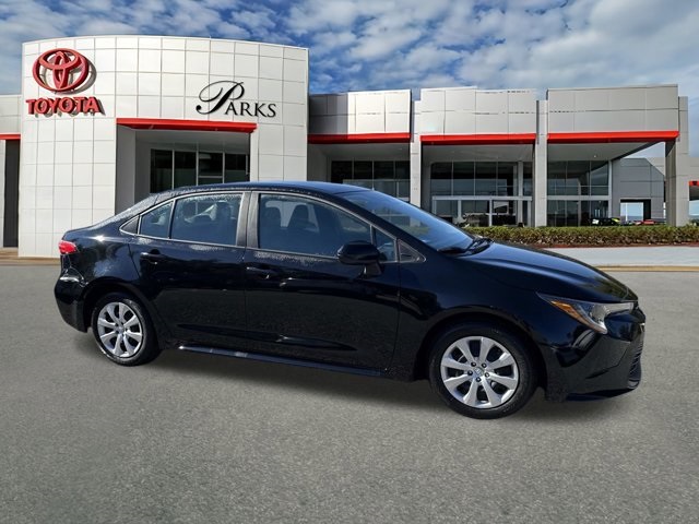 2025 Toyota Corolla LE's photo