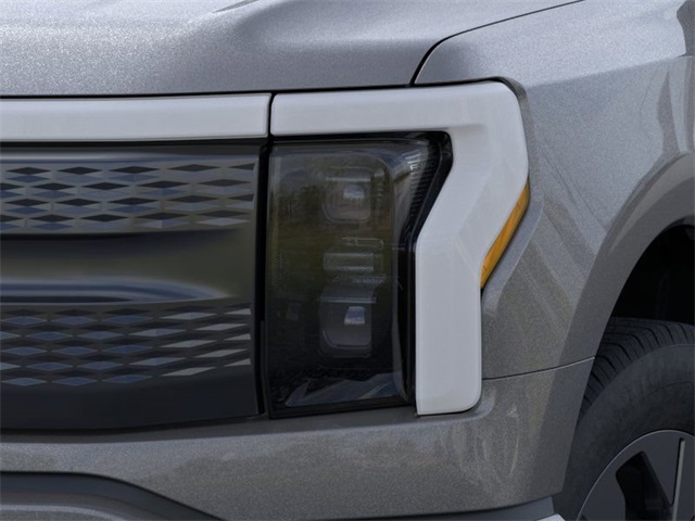 2025 Ford F-150 Lightning photo 18