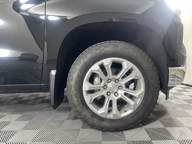 2025 Chevrolet Silverado 1500 LTZ photo 7
