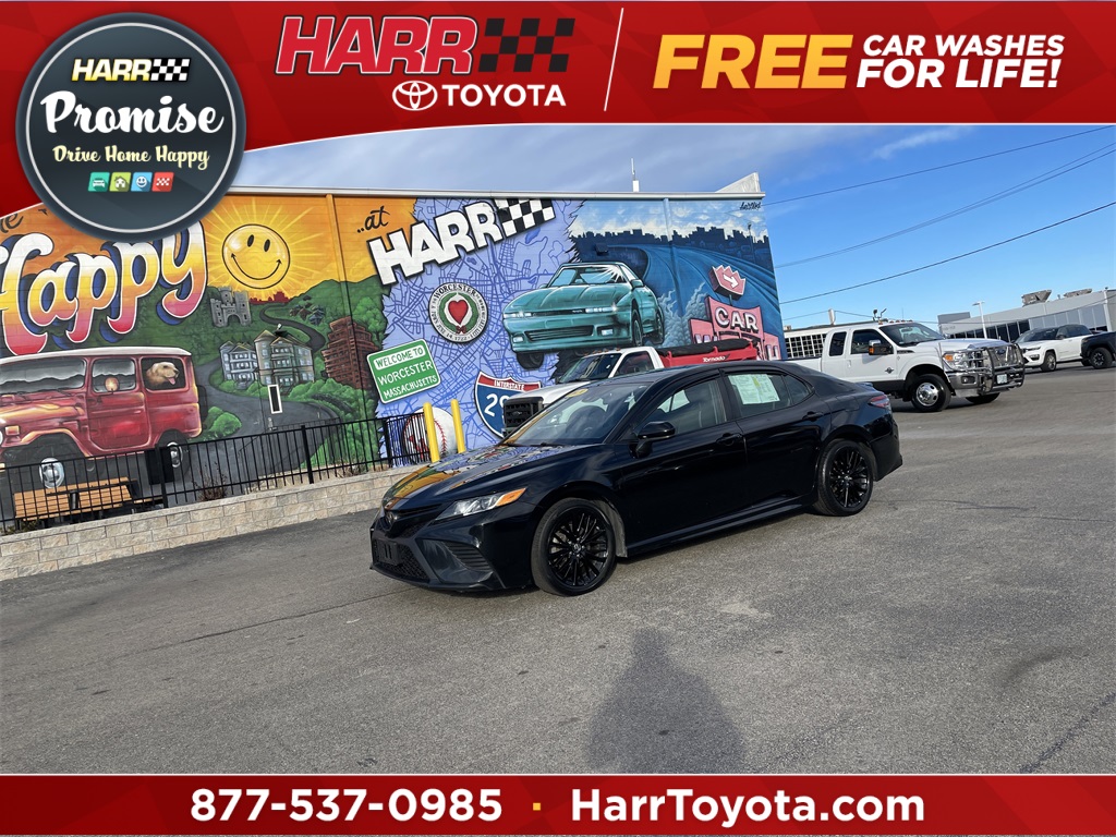 2019 Toyota Camry SE's photo