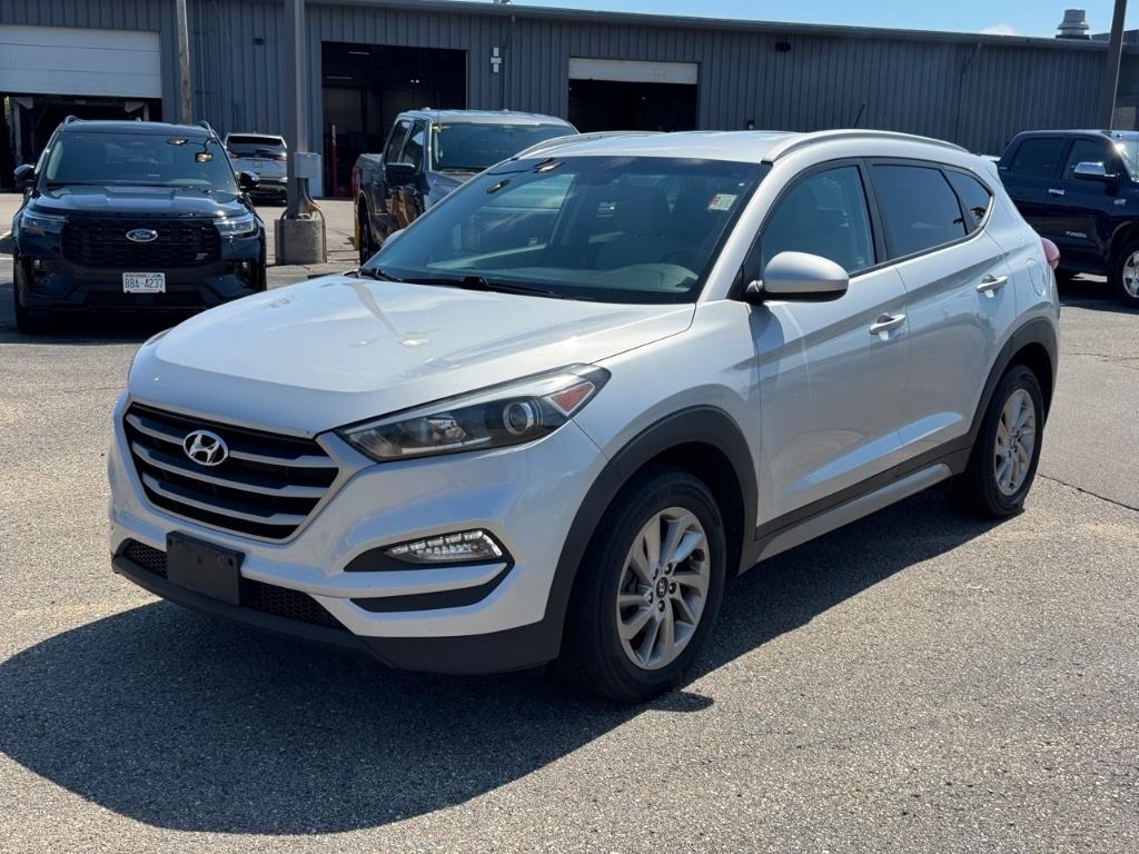 2017 Hyundai Tucson SE photo 2
