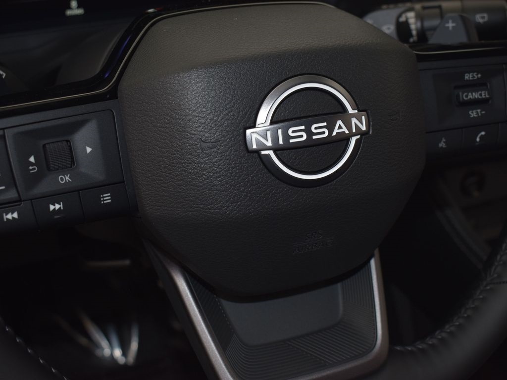 2025 Nissan Rogue Platinum photo 8
