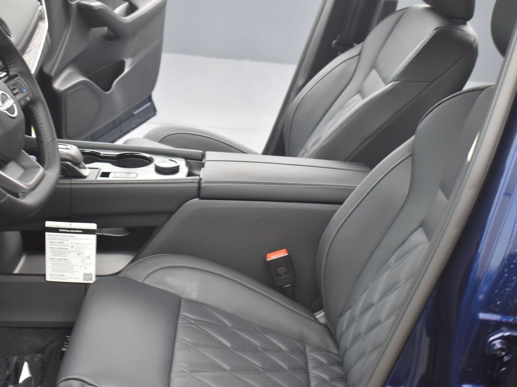 2025 Nissan Rogue Platinum photo 10