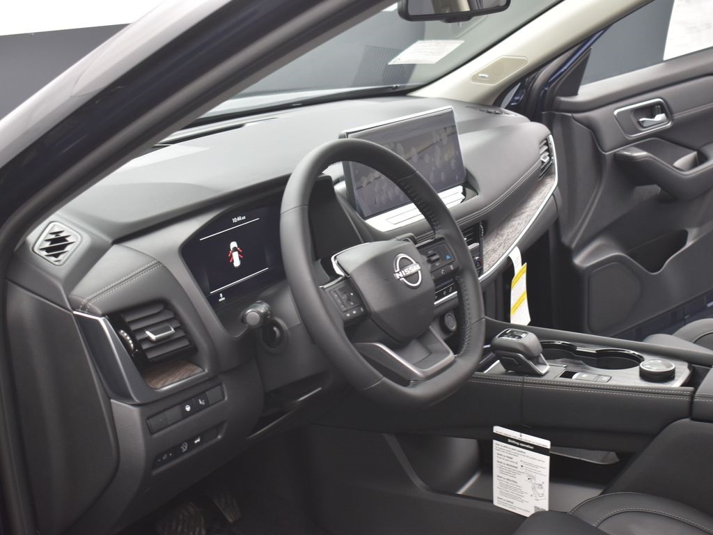 2025 Nissan Rogue Platinum photo 2