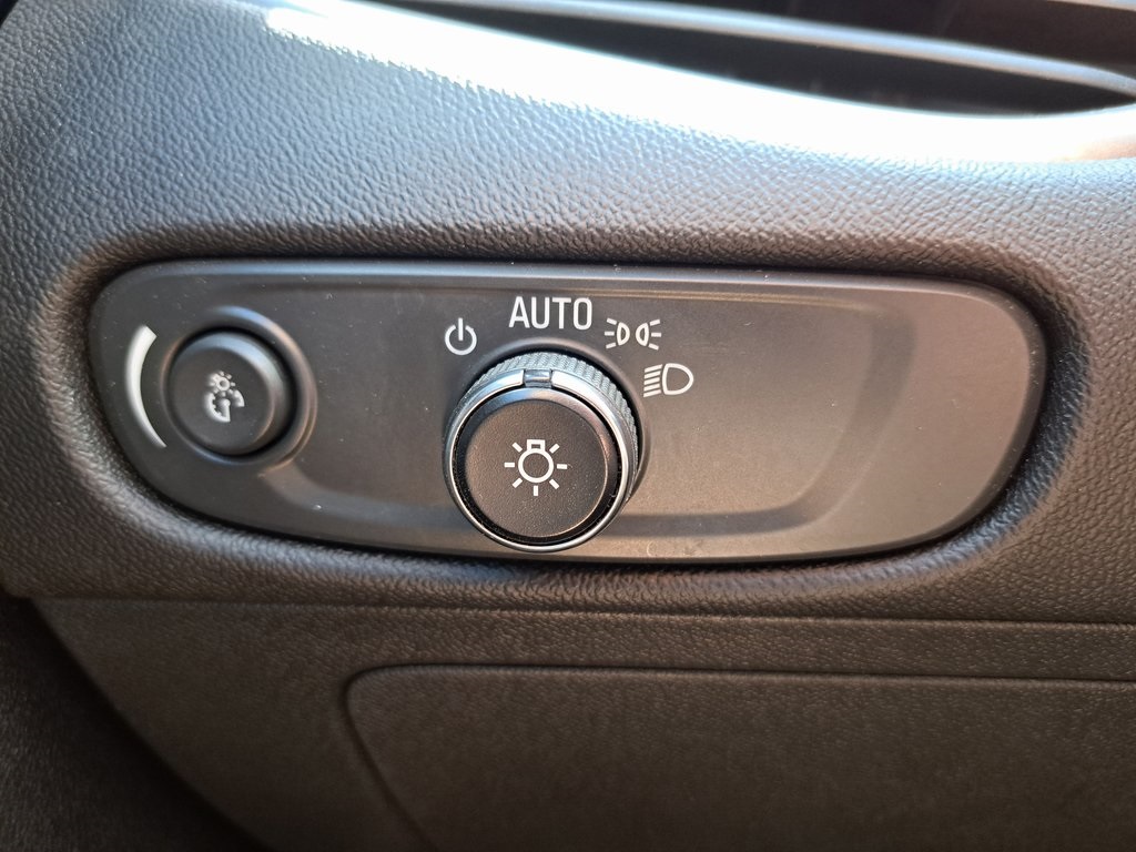 2023 Chevrolet Malibu LT Sedan 4 Dr. FWD 23