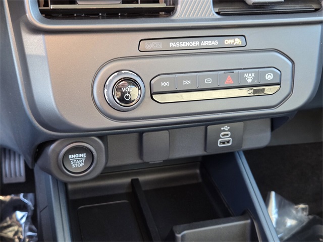 New 2025 Ford Maverick XLT 4D Crew Cab