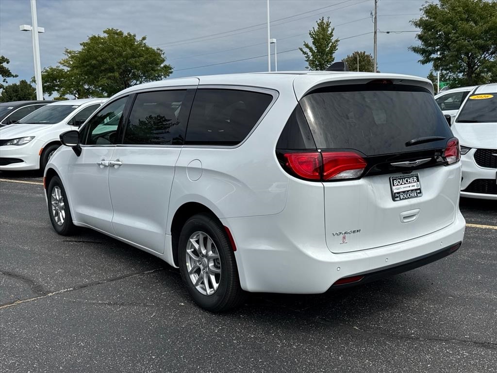 2026 Chrysler Voyager LX photo 3