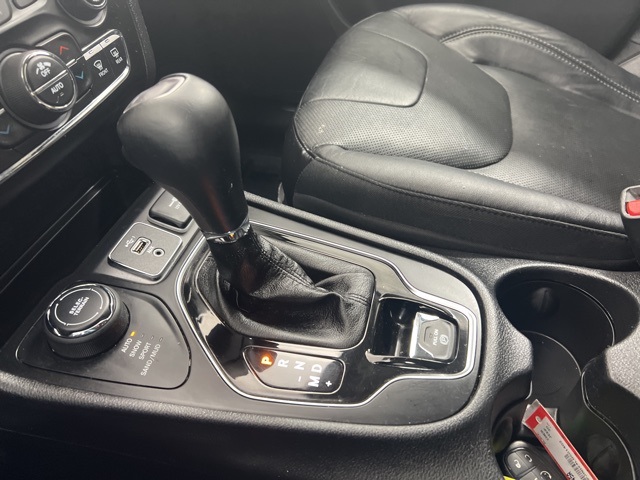 2020 Jeep Cherokee Limited photo 17
