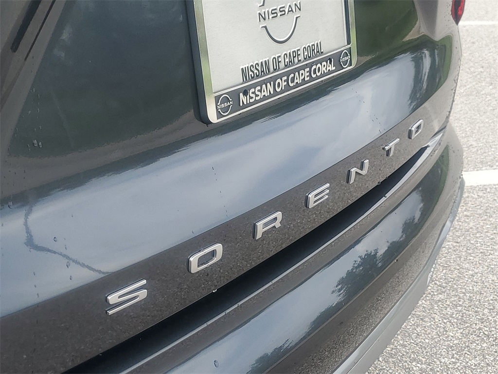 2022 Gravity Gray Kia Sorento S FWD SUV