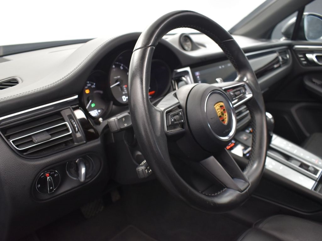 2022 Porsche Macan Base photo 12