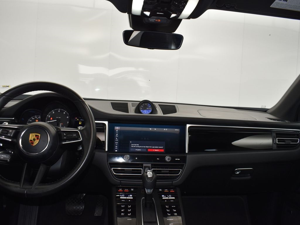 2022 Porsche Macan Base photo 18