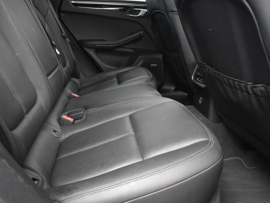 2022 Porsche Macan Base photo 21