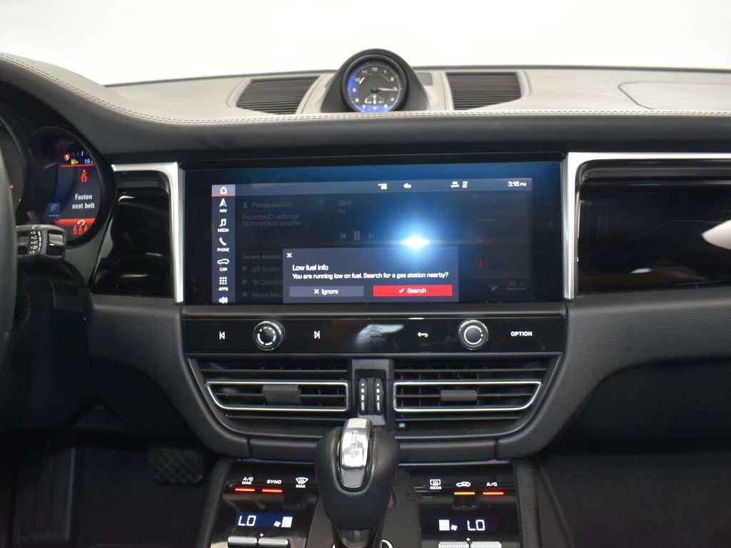 2022 Porsche Macan Base photo 27