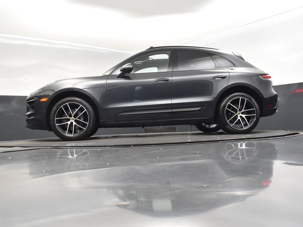 2022 Porsche Macan Base photo 38