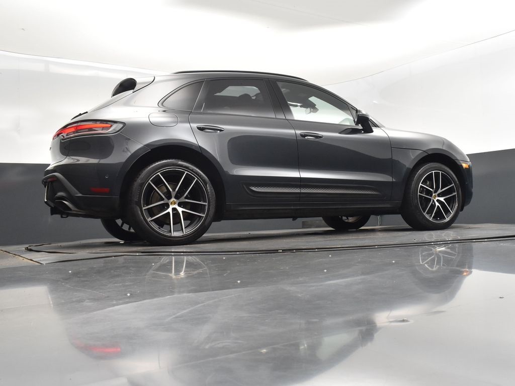 2022 Porsche Macan Base photo 40
