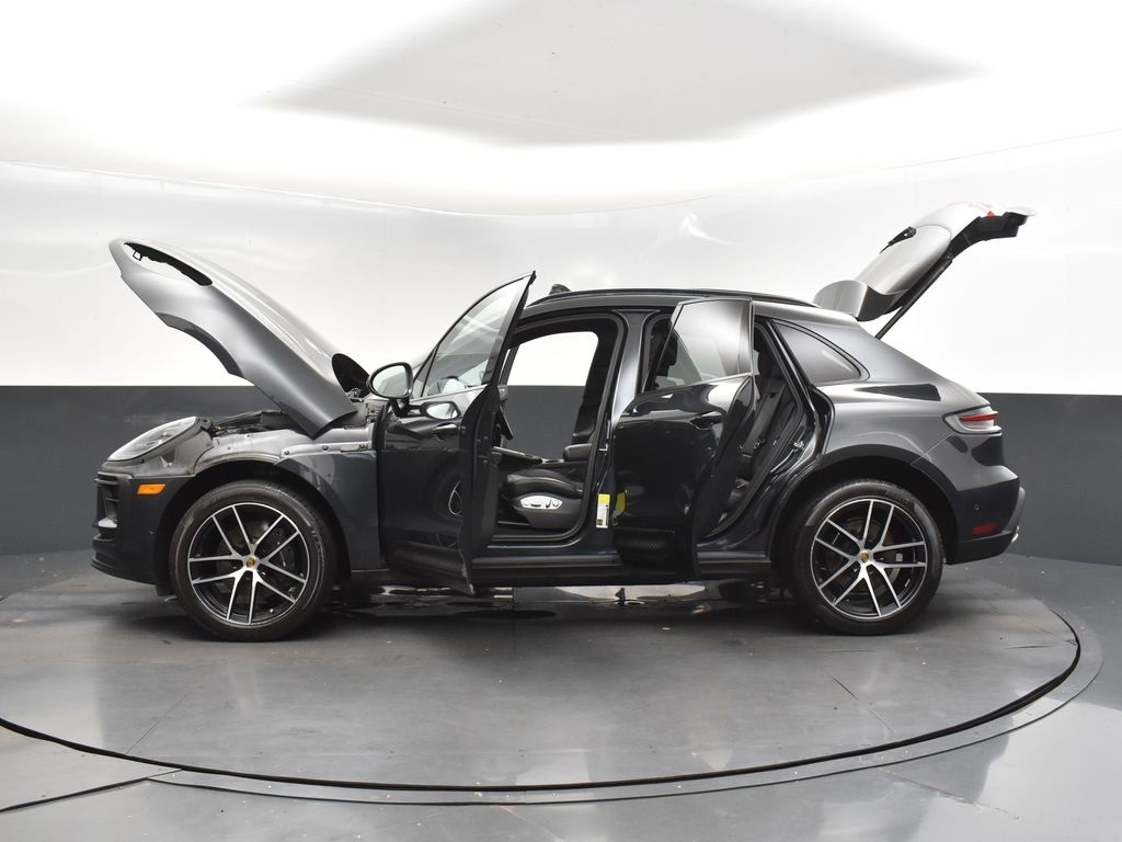 2022 Porsche Macan Base photo 44