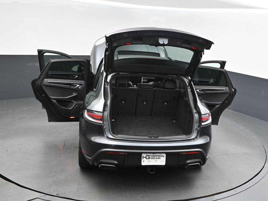 2022 Porsche Macan Base photo 46