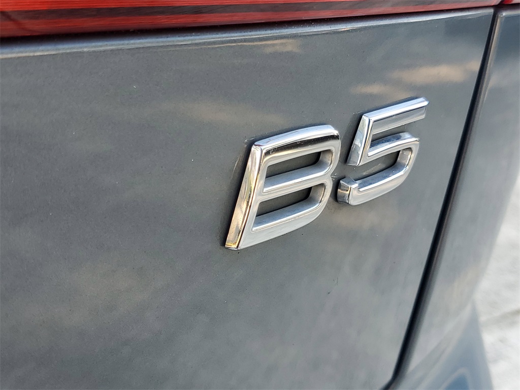 used 2023 Volvo XC60 car, priced at $30,259