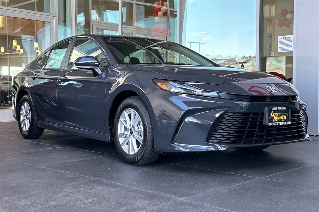 2025 Toyota Camry LE photo 2