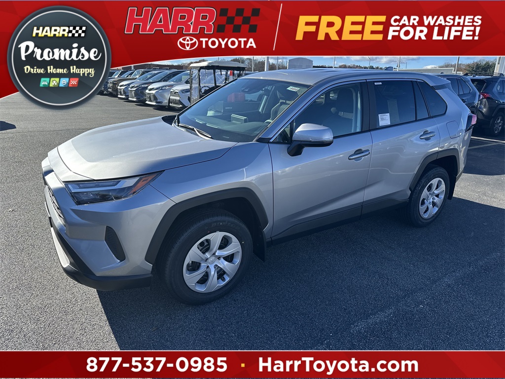 2025 Toyota RAV4 LE's photo