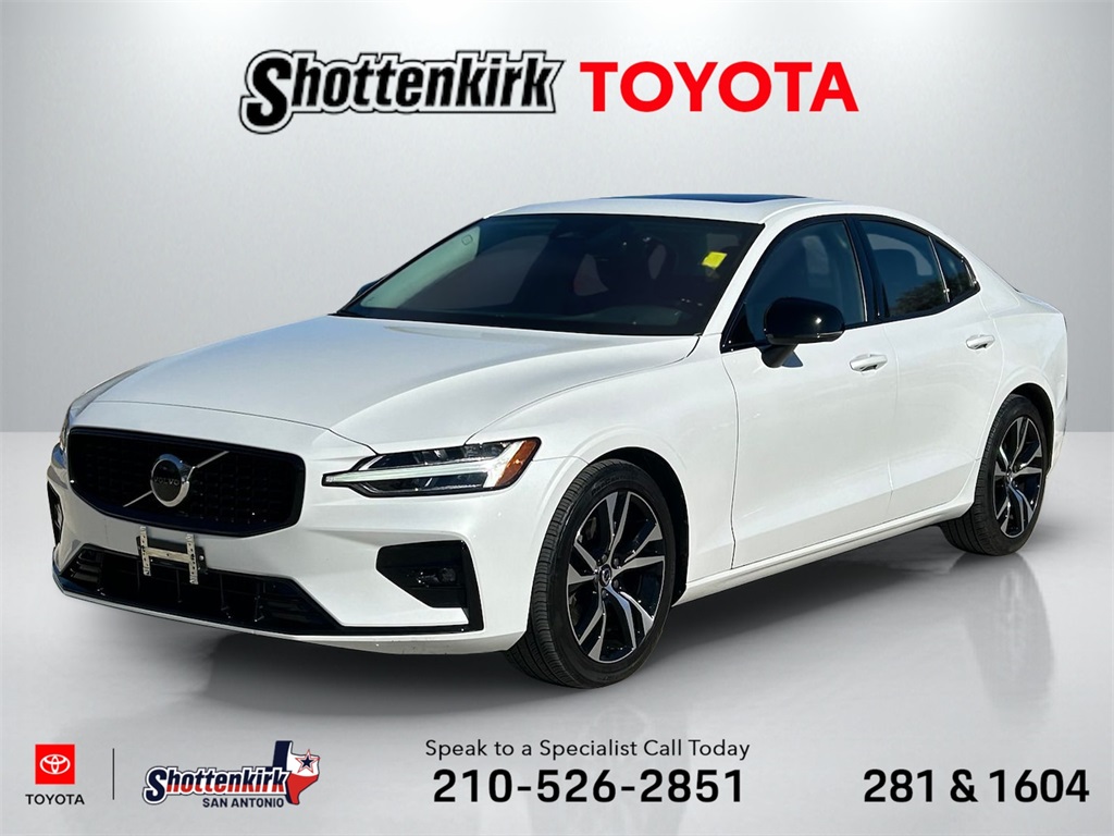 2024 Volvo S60 Core's photo