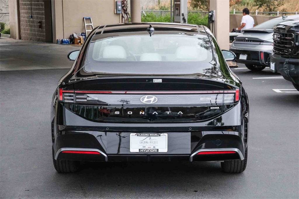 2025 Hyundai Sonata Hybrid Limited photo 2