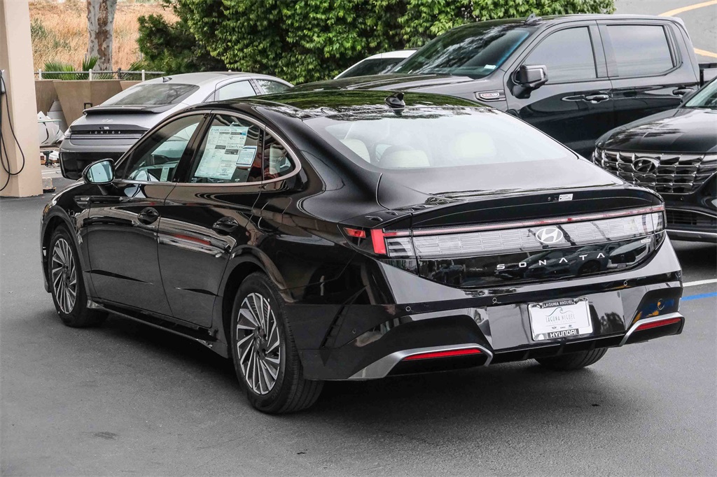 2025 Hyundai Sonata Hybrid Limited photo 3