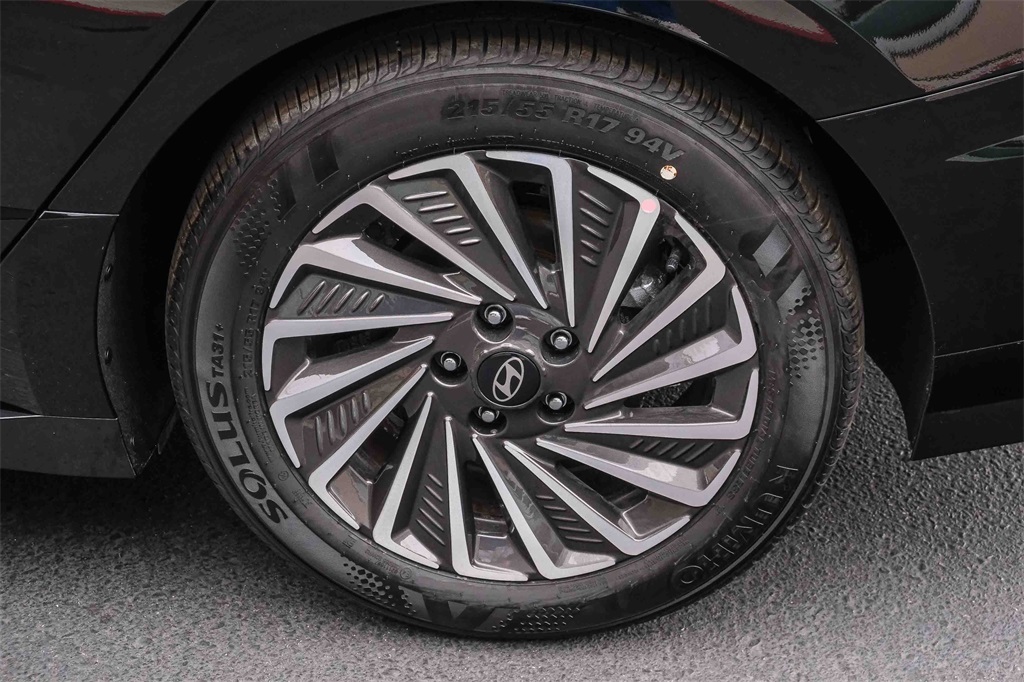 2025 Hyundai Sonata Hybrid Limited photo 4