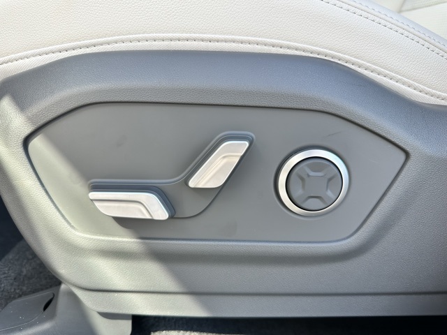 2025 Hyundai Santa Fe Limited photo 10