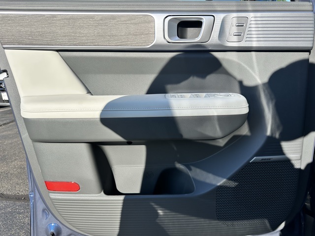 2025 Hyundai Santa Fe Limited photo 9