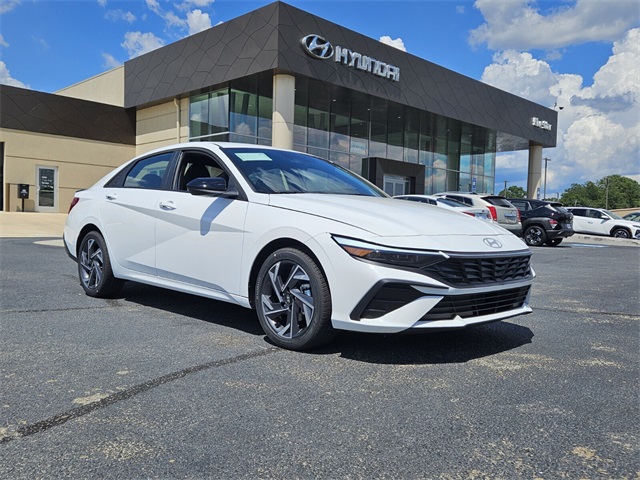 2025 Hyundai Elantra SEL's photo