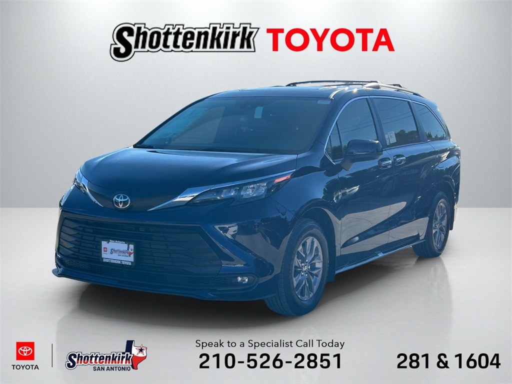 2026 Toyota Sienna XLE's photo
