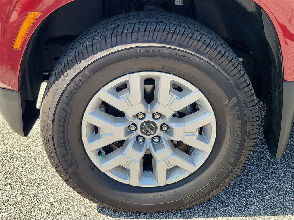 2022 Cardinal Red Tricoat Nissan Frontier SV 4X4 Truck