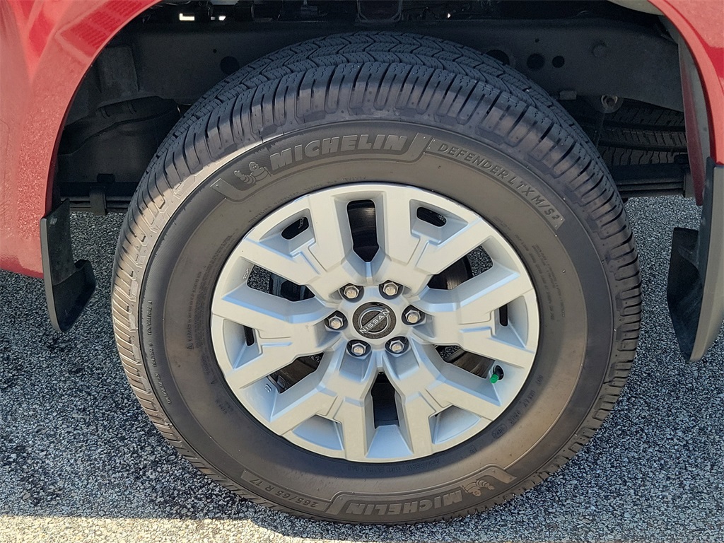 2022 Cardinal Red Tricoat Nissan Frontier SV 4X4 Truck
