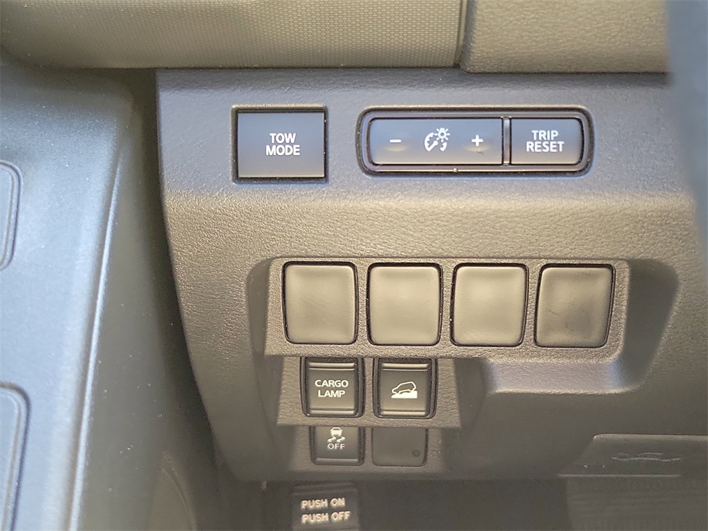 2022 Cardinal Red Tricoat Nissan Frontier SV 4X4 Truck