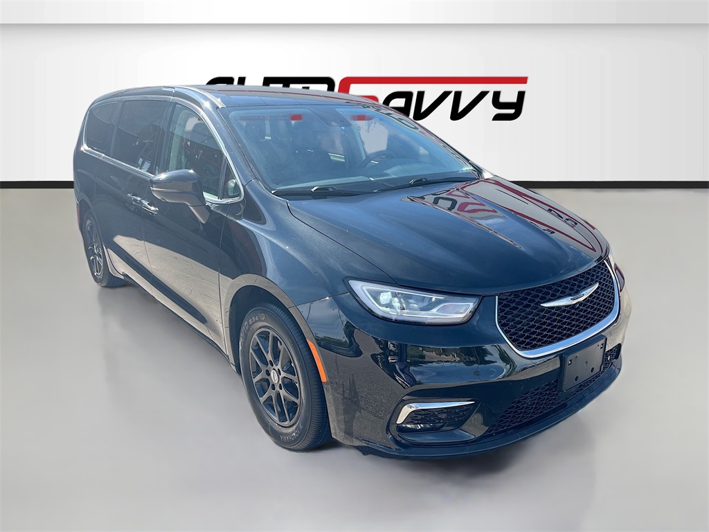 2023 Chrysler Pacifica Touring L's photo