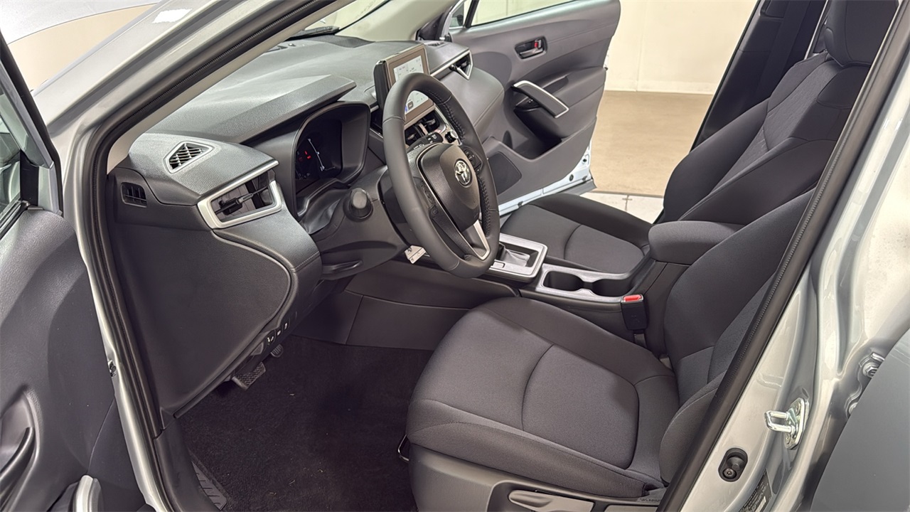 2026 Toyota Corolla Cross LE photo 12