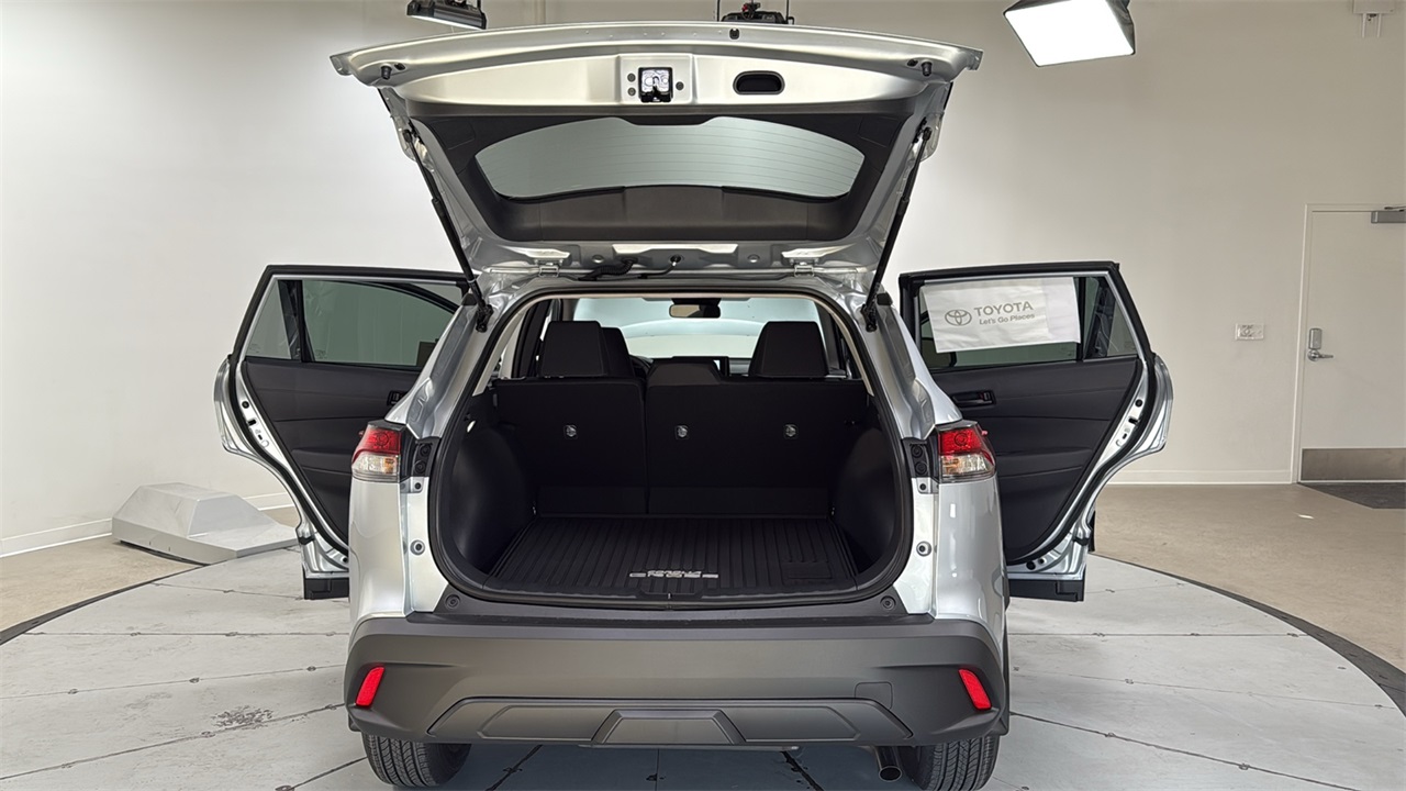 2026 Toyota Corolla Cross LE photo 16