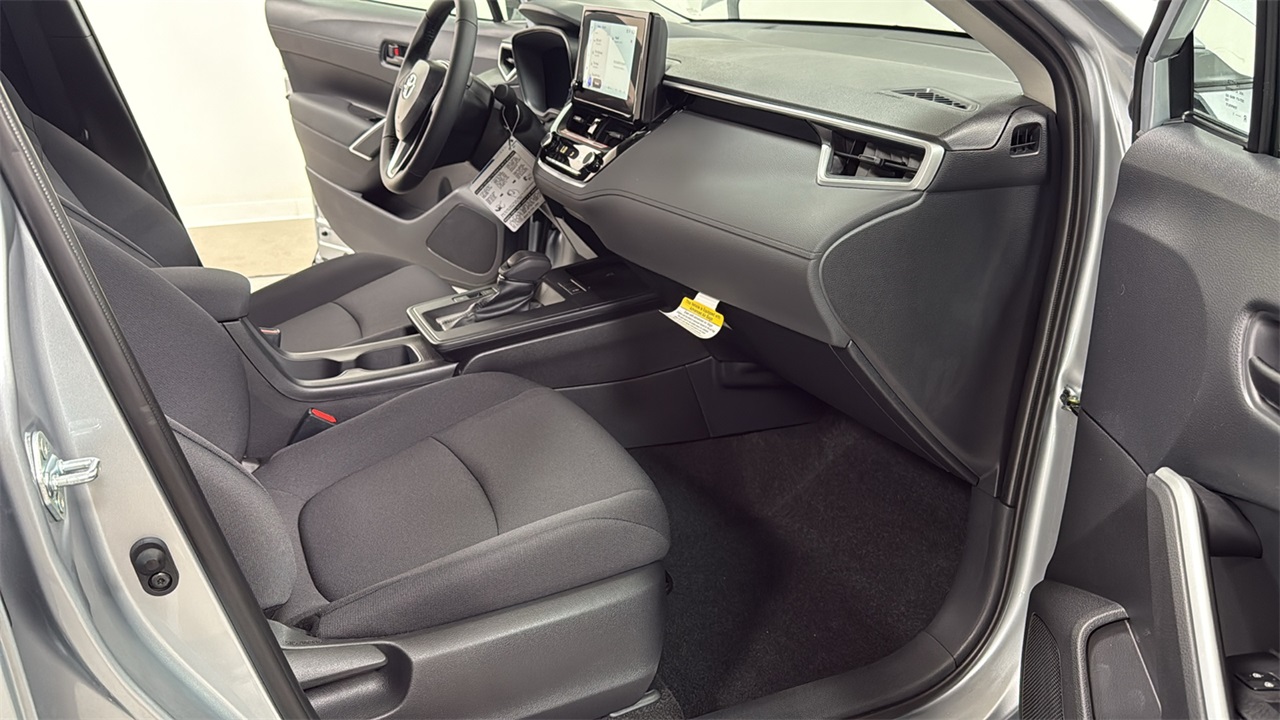 2026 Toyota Corolla Cross LE photo 18