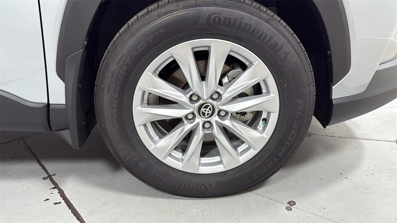 2026 Toyota Corolla Cross LE photo 21