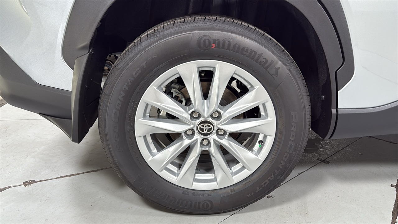 2026 Toyota Corolla Cross LE photo 22